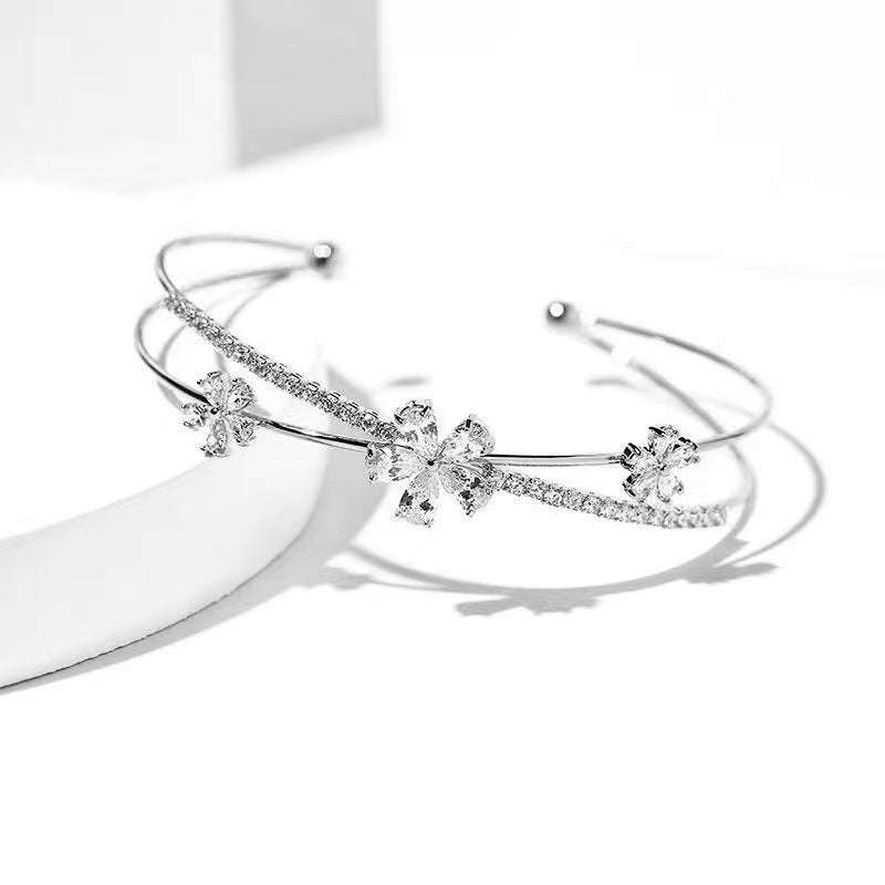 Bracelet de niche de fleurs enlacée de diamant pour femmes
