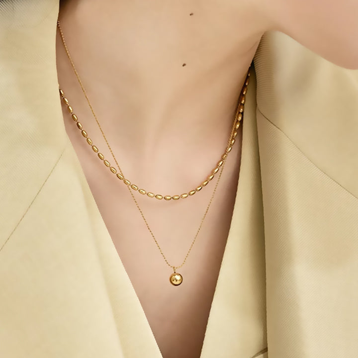 Perles rondes simples de niche petits haricots dorés Collier en acier en titane double couche pour femmes