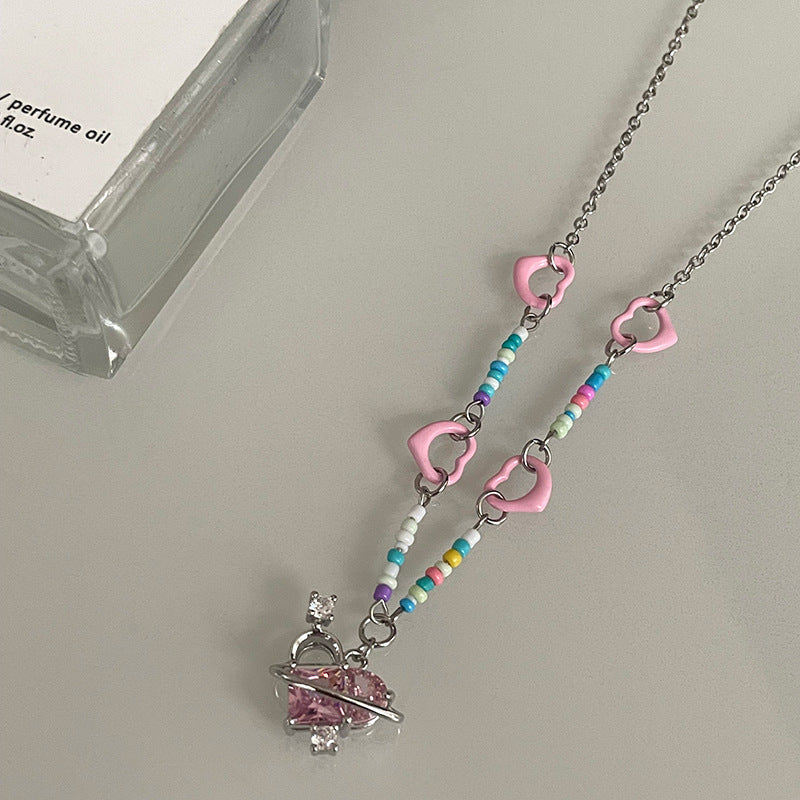 Collier de coeur de couture perlé coloré