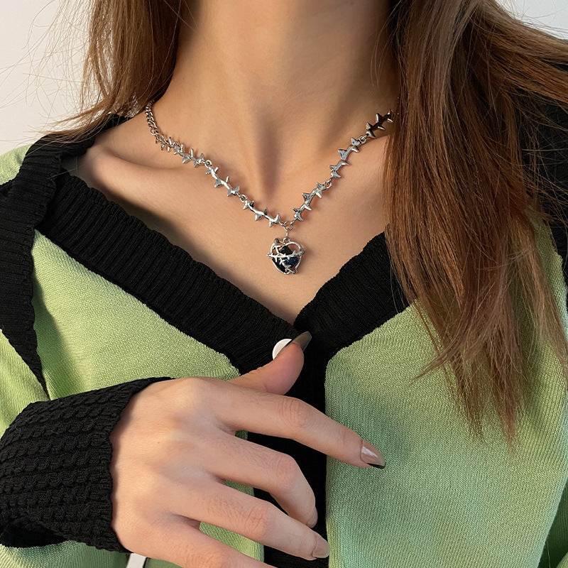 Special-interest Design Blue Thorns Heart Necklace