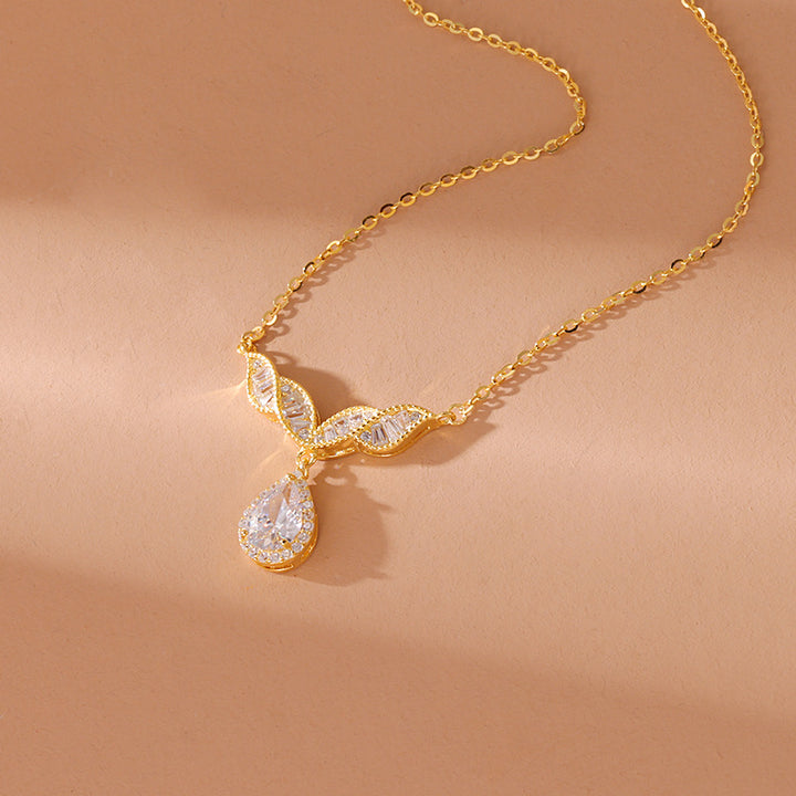 Könnyű luxus halfák medál nyaklánc a nők számára Niche Design Clavicle lánc