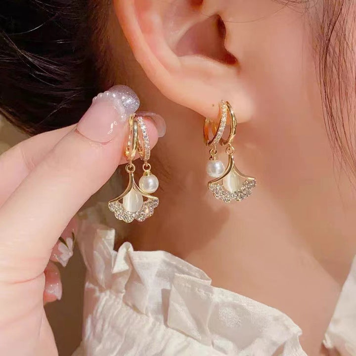 Moda clip per orecchie foglia di ginkgo opale