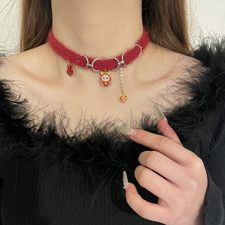 Collar de gargantilla de felpa del dragón rojo