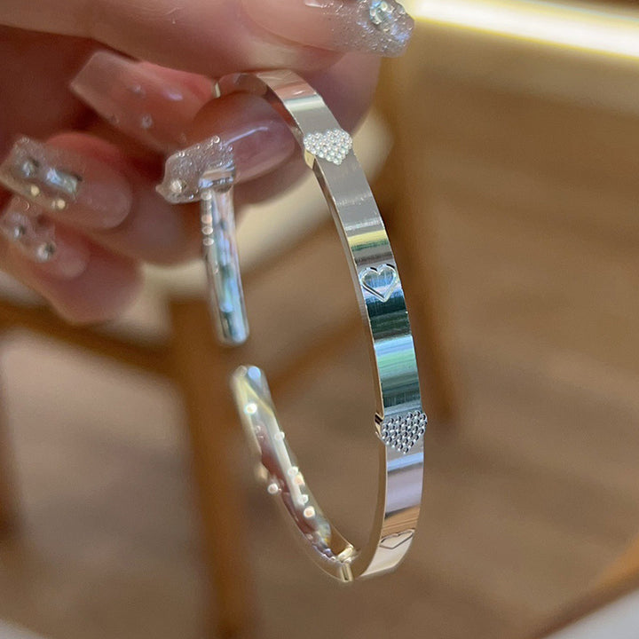 Herzförmiges Herz-Silber-Armband für Frauen glatte Öffnung von Frauen