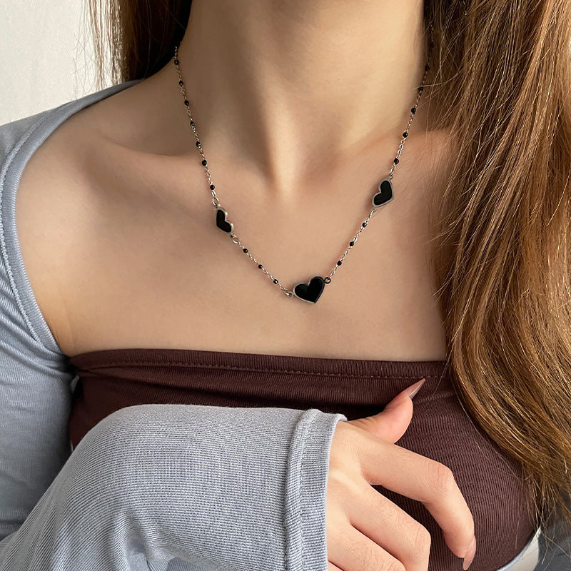 Specialintresse Design Black Heart Necklace