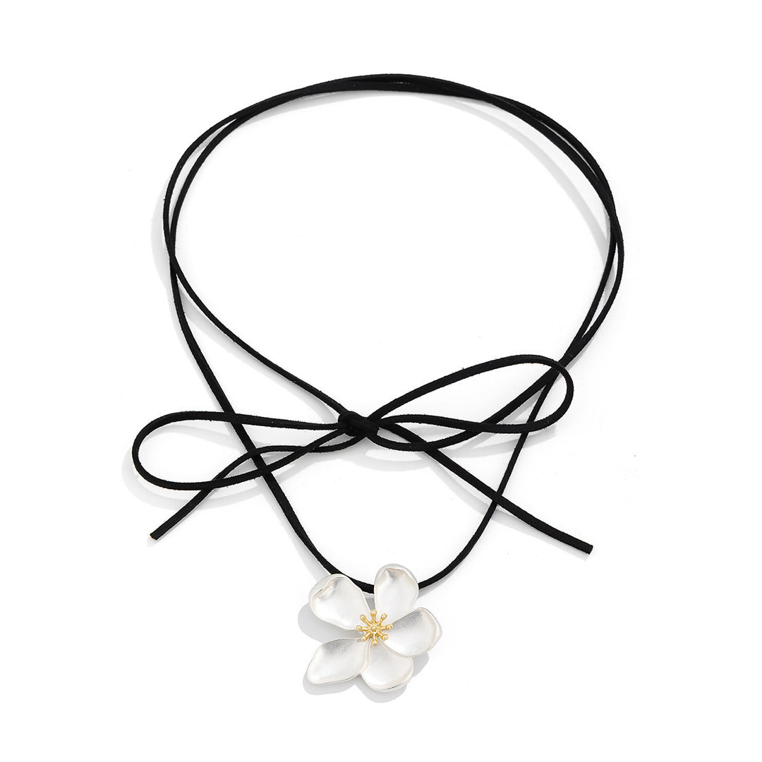 Fashion Five Petal Flower Flower Pendant Winding Necklace Women