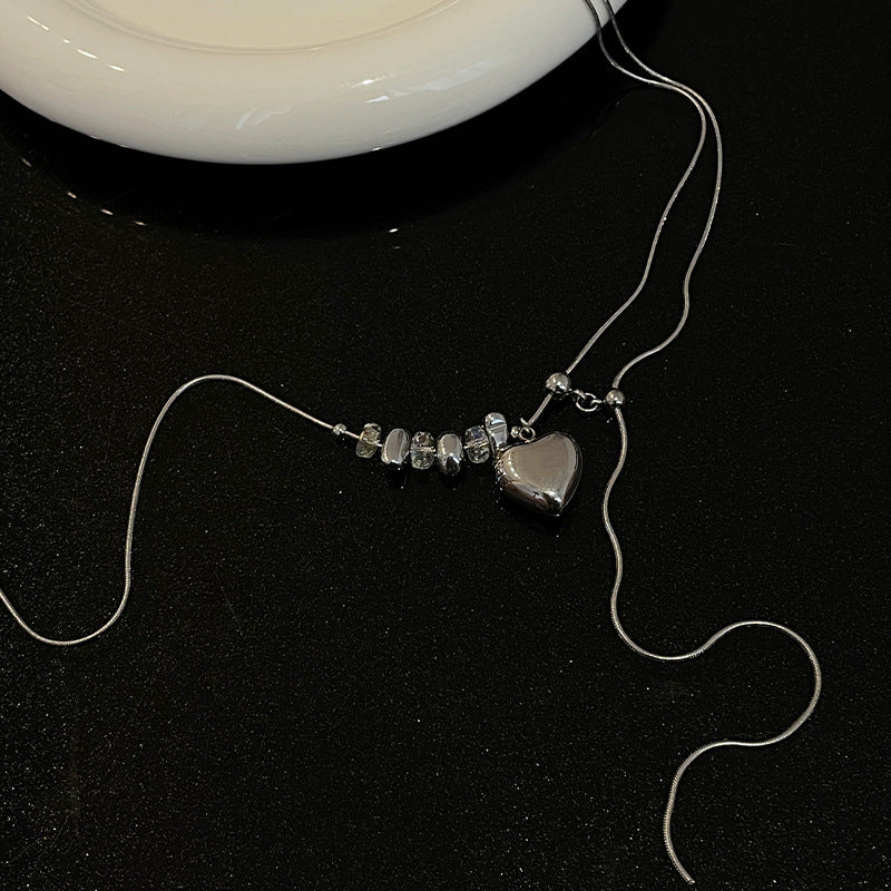 Design especial Design Titanium Steel Heart Tassel Colar