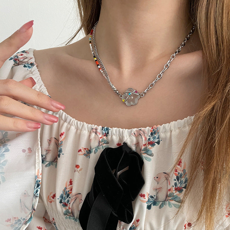 Buntes Perlen mit gebrochenem silbernen Nähte Jelly Blume Halskette