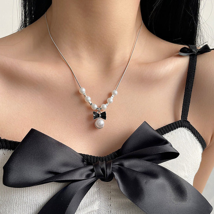 Diseño de collar de perlas de costura de arco para mujeres