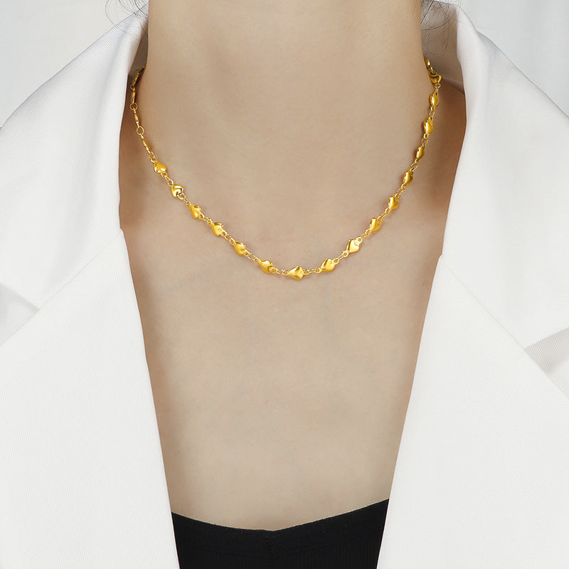 Small Exquisite Golden Heart Necklace Niche