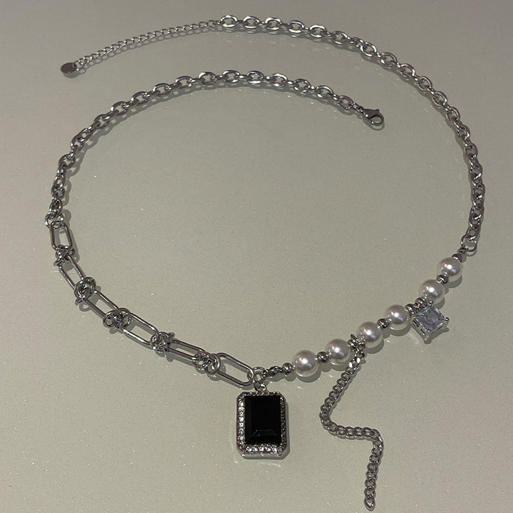 Черное квадратное ожерелье из бриллиантовой кисточки