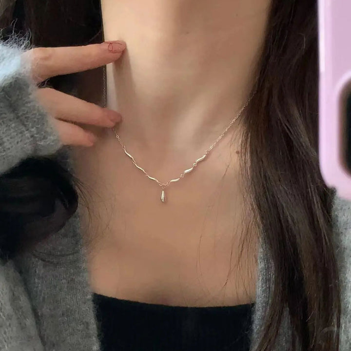 Collier d'onde à eau à eau en argent sterling pour femmes conception d'intérêt spécial