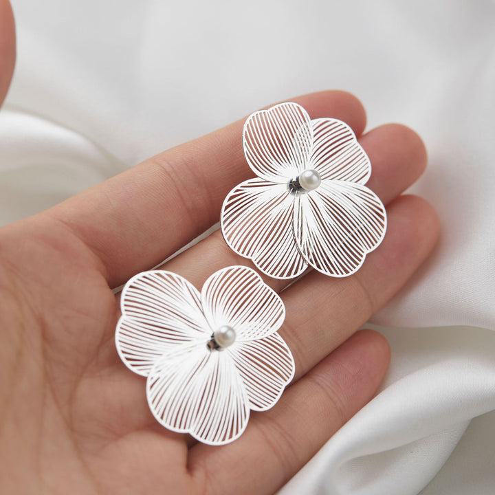 Clip de urechi cu flori mari de argint exagerat pentru femei