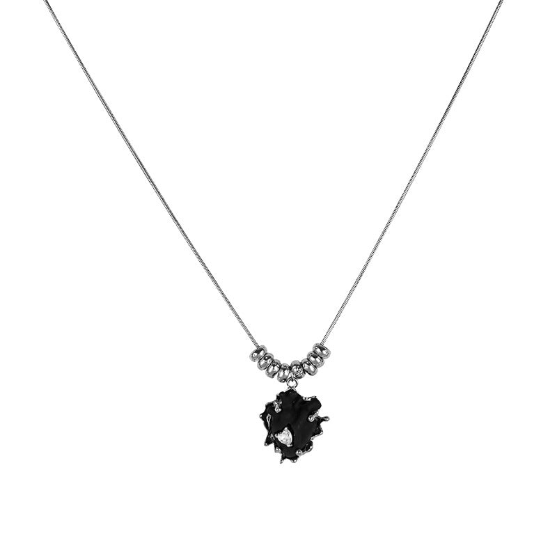 Special-interest Design Personality Black Heart Necklace