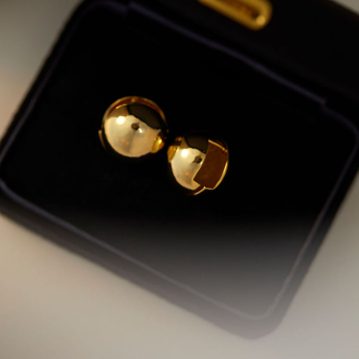 Goldene Ball -Hengst Ohrringe Frauen Design Sinn