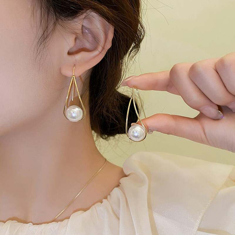 Einfaches Design Hohlwassertropfen Perlenohrringe für Frauen