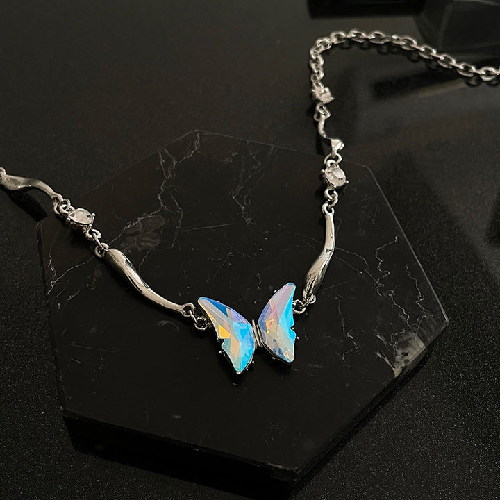 Collar de colorido de mariposa de diamante