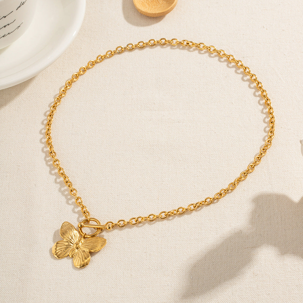 Moda wysokiej jakości 18-karatowe złote ozdoby w zawieszce światło luksusowy naszyjnik z motylem mniejszościowym