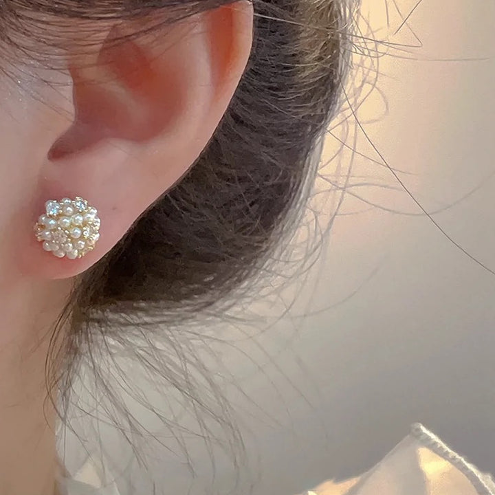 Petites boucles d'oreilles de goujon de perle de zircon et exquises