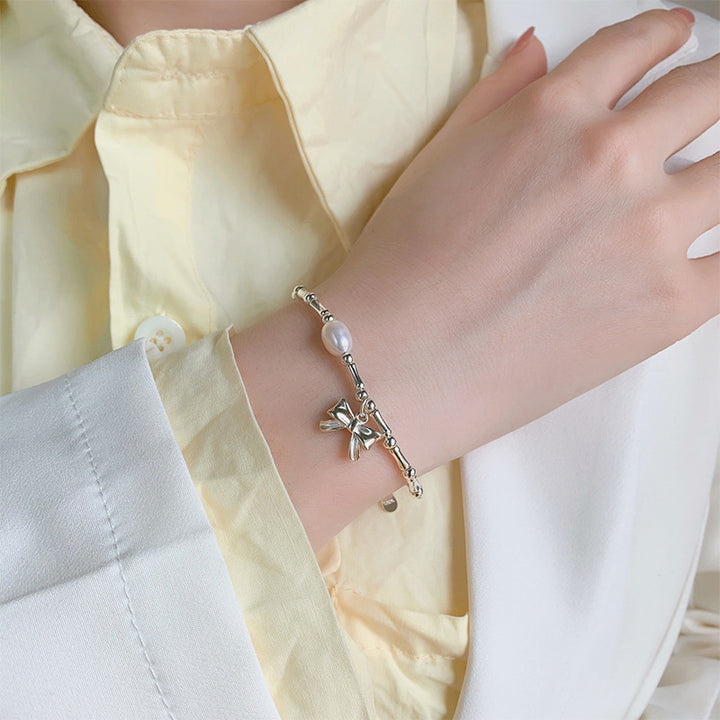 Koude stijl Pearl bow -armband