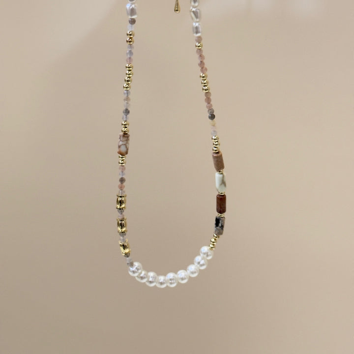 Leichte Luxus -Minderheit Hochklasse elegante natürliche Perlenkette