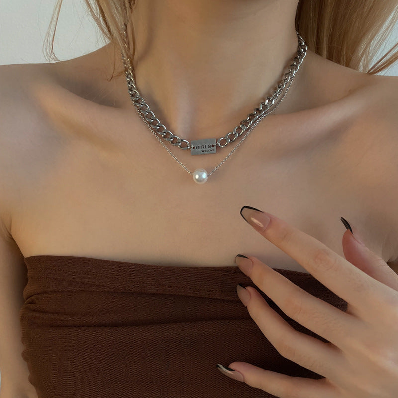 Carta de acero de titanio para mujeres collar de perlas de placa cuadrada no se desvanece