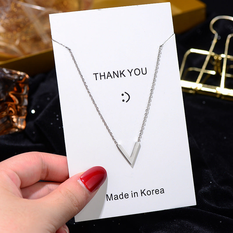 Fashionable Rose Gold V-shaped Titanium Steel Necklace Does Not Fade For Women