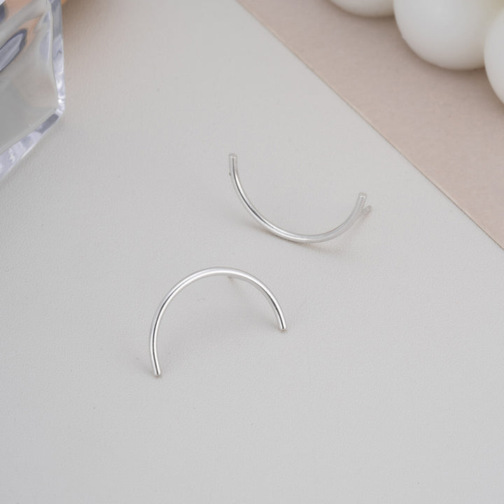 Boucles d'oreilles à demi-cercle géométrique symétrique minimaliste