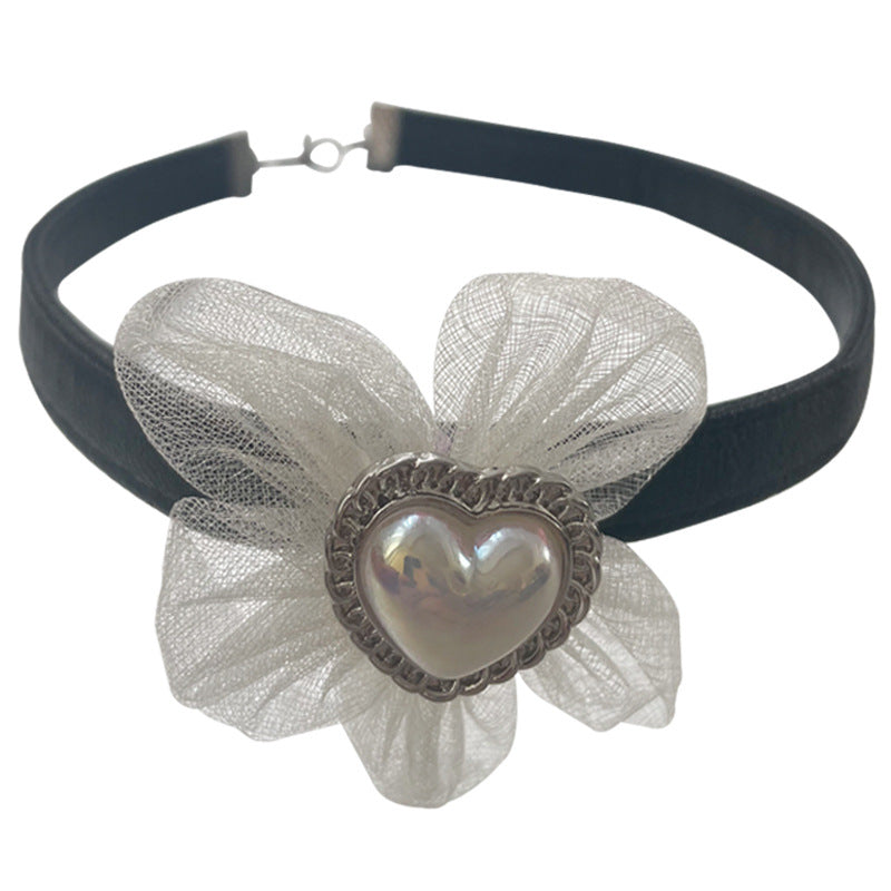 Flor blanca Amor del corazón Collar de banda para el cuello