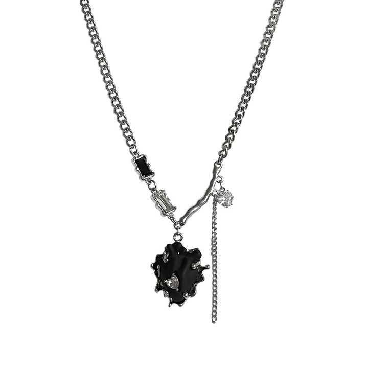 Özel faiz tasarım kare elmas siyah püsküller kalp kolye