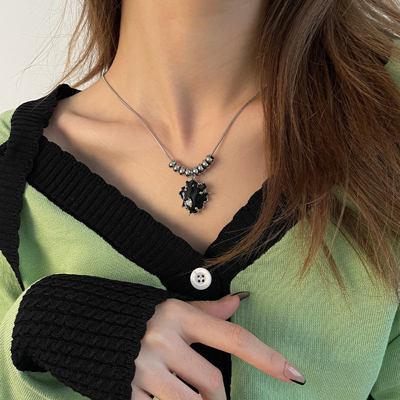 Special-interest Design Personality Black Heart Necklace