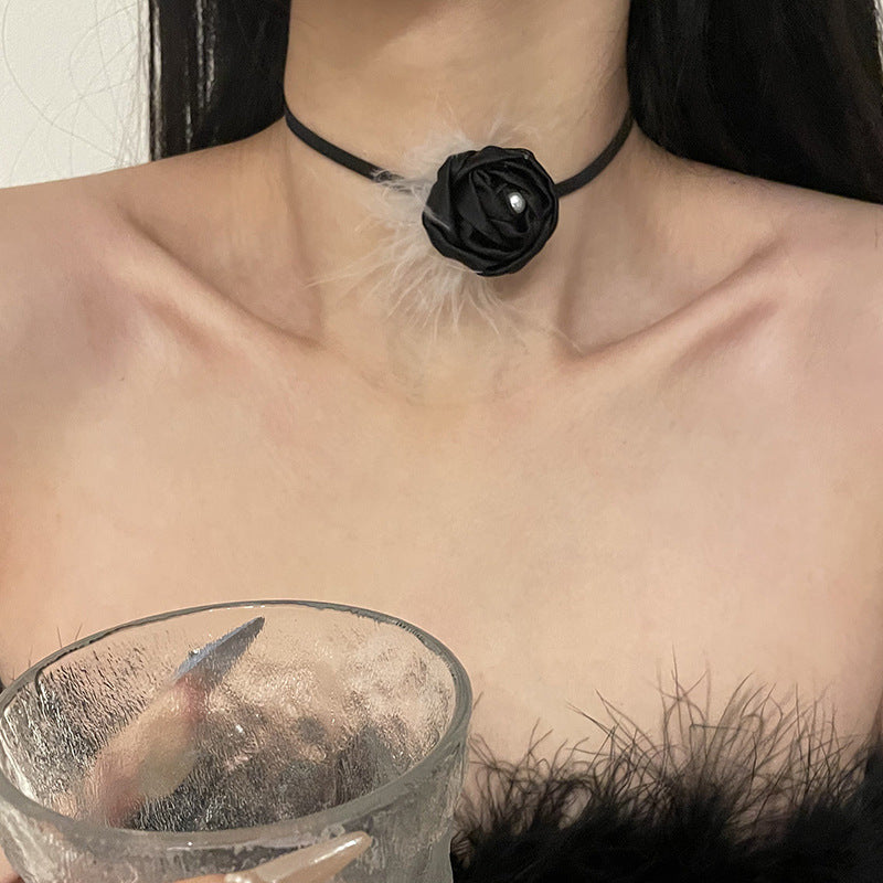 Collier de perle de rose noire
