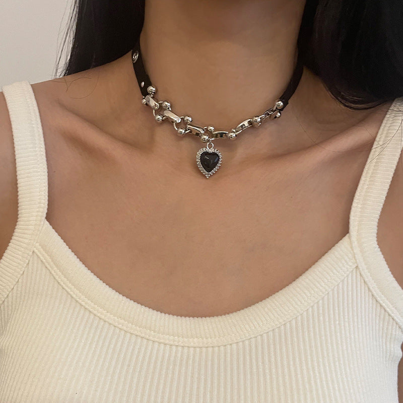 European And American Personalized Black Heart Necklace Choker