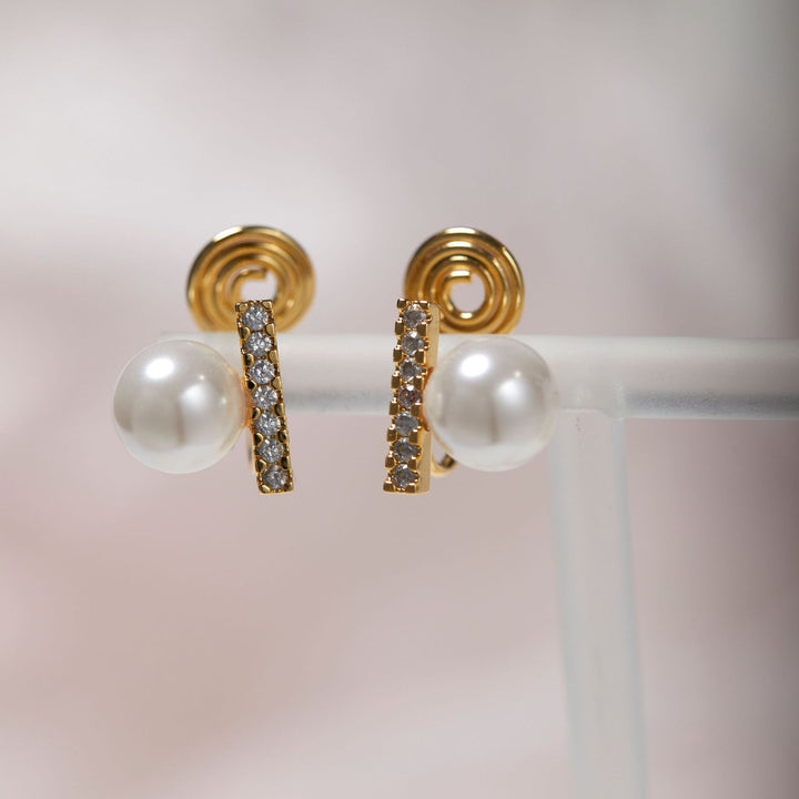 Pendientes de perlas con incrustaciones de circón de zircón bobina