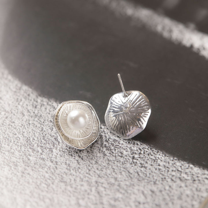Проста перлена замръзнала сребърна ниша дизайнерски обеци