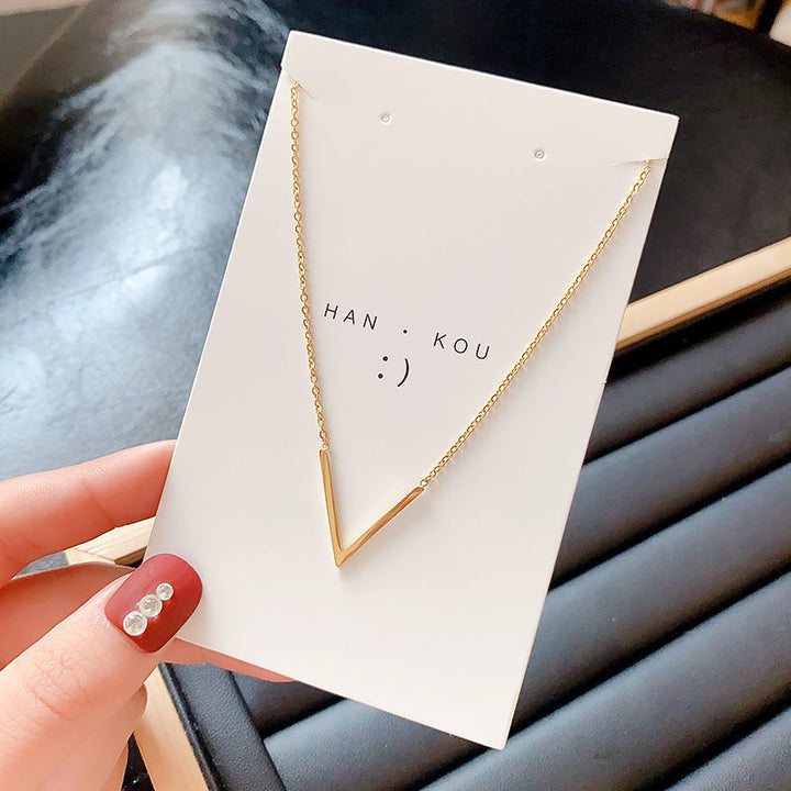 Fashionable Rose Gold V-shaped Titanium Steel Necklace Does Not Fade For Women