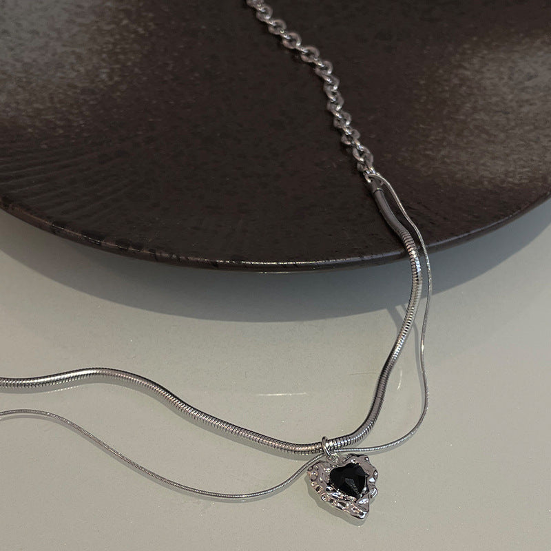 Niche Design Black Heart Necklace