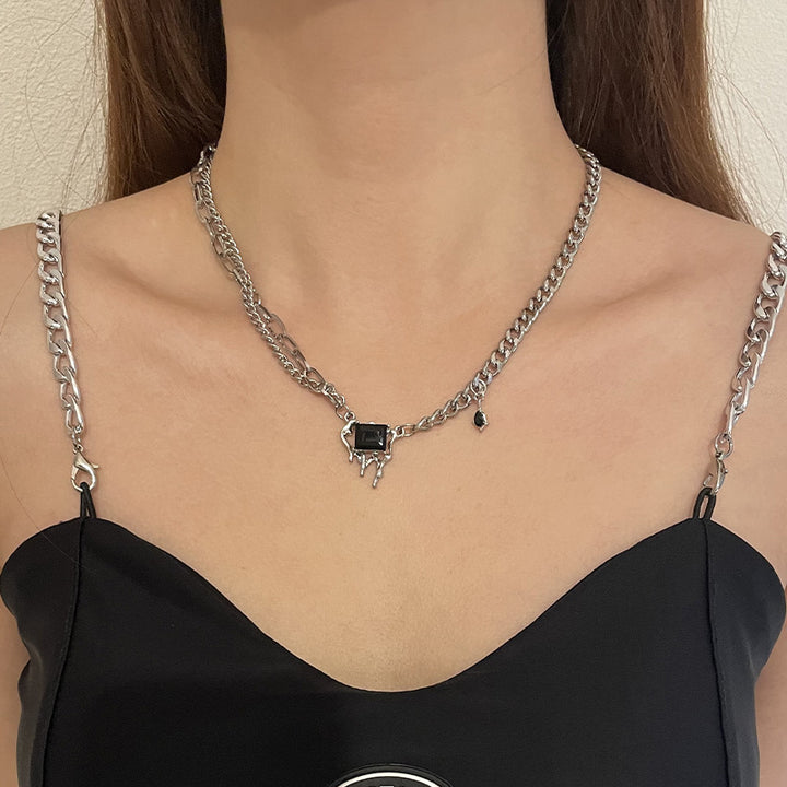 Collier de pendentif de lave en diamant noir pour femmes conception d'intérêt spécial