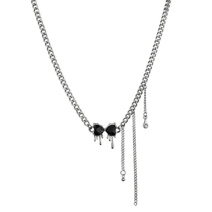Черно -белое ожерелье с бриллиантами