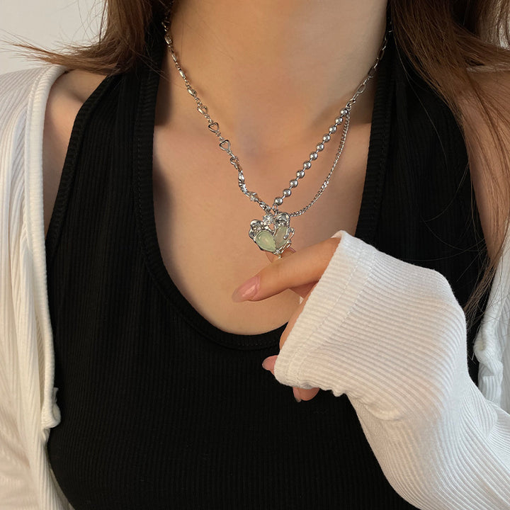 Collier d'amour liquide vert pour les femmes au style froid