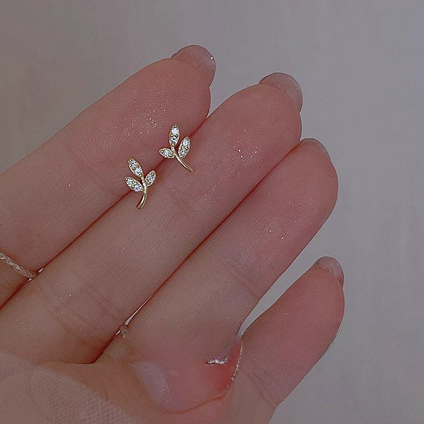 Pendientes de tachuelas mini rama de oliva de diamantes de imitación