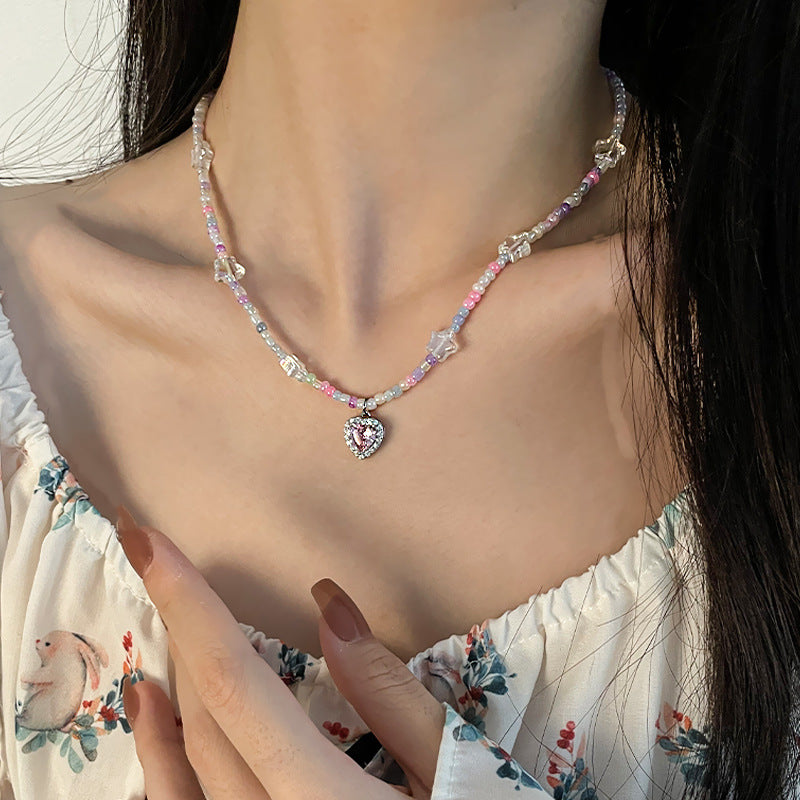 Collier de coeur des étoiles de couture perlé colorées