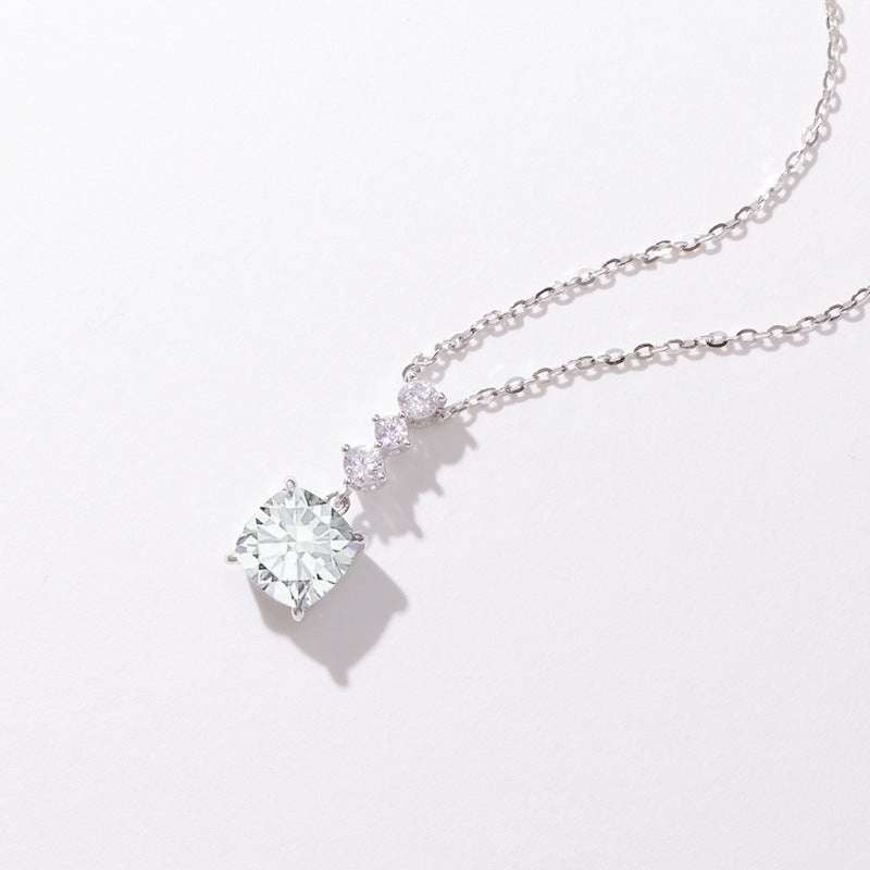 S925 Necklace Silver Zircon Femmina Senso di design di moda a prezzi accessibili
