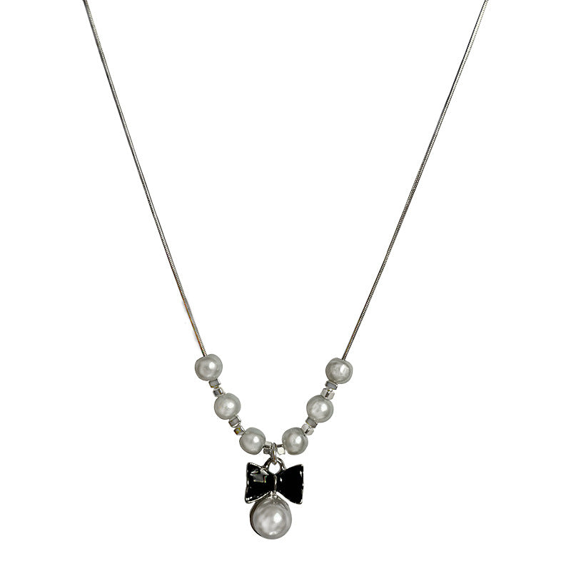 Diseño de collar de perlas de costura de arco para mujeres