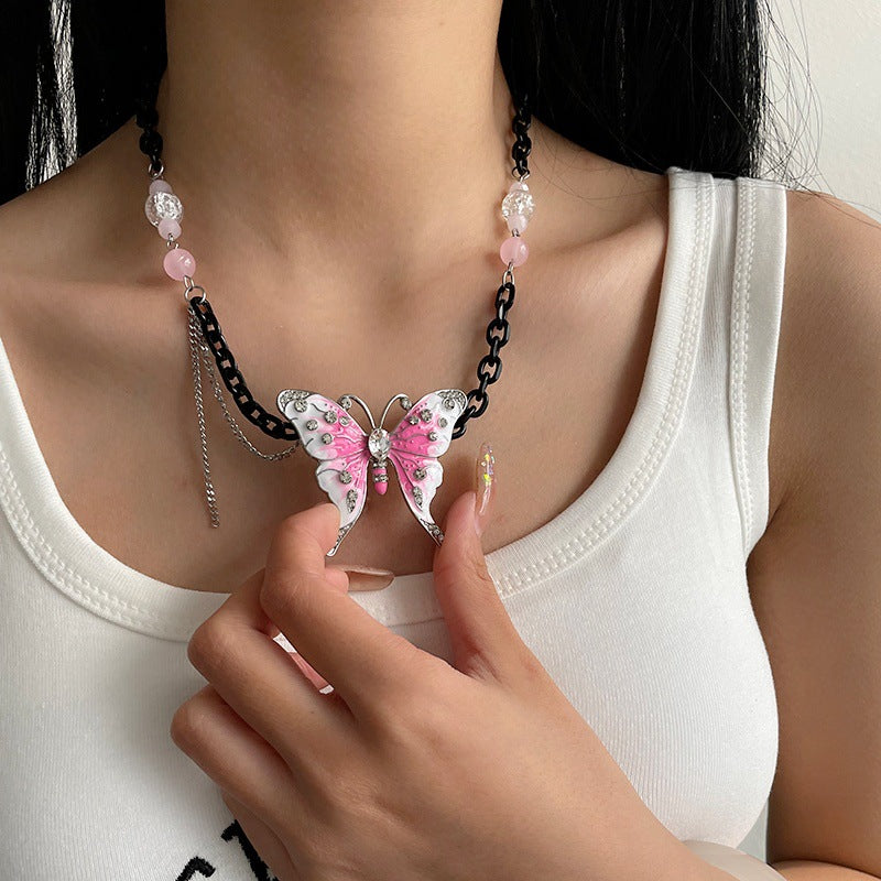 ヨーロッパとアメリカの誇張されたピンクの蝶の黒いチェーンのネックレス