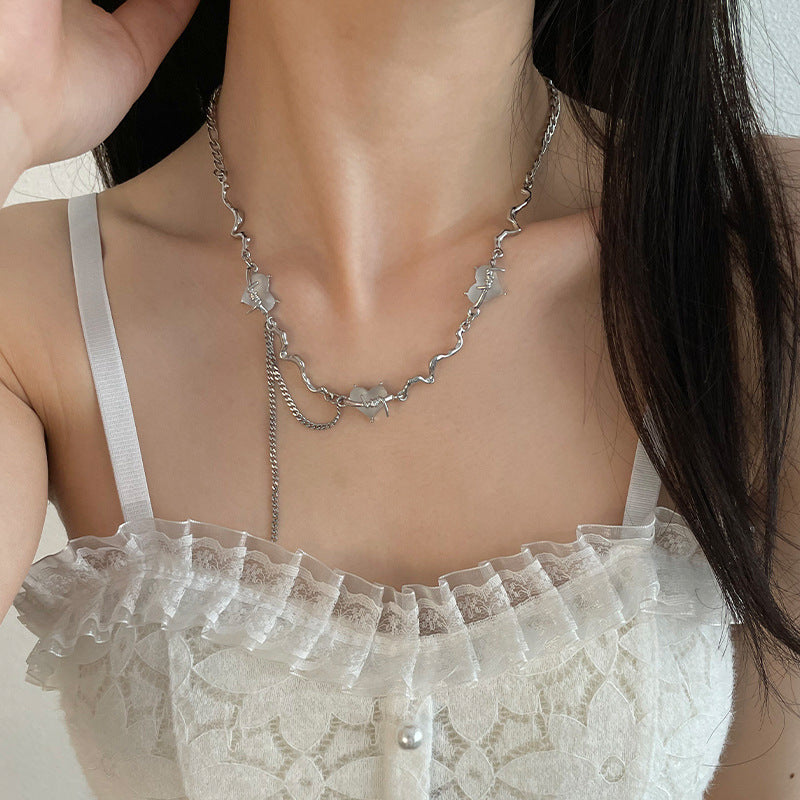 White Heart-shaped Thorn Tassel Necklace For Women Light Luxury