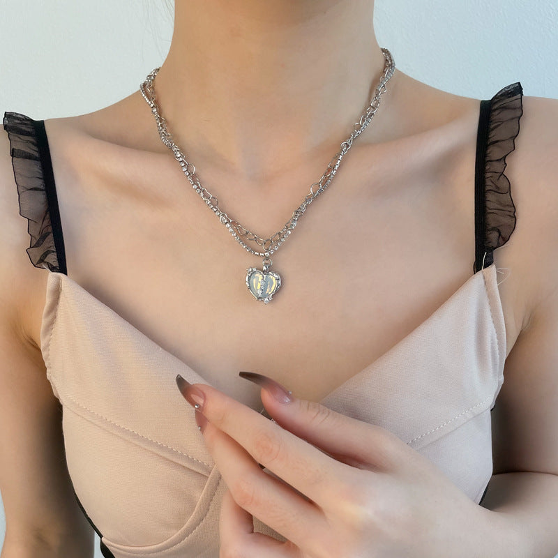 Design speciale a forma di cuore pieno di collana di diamanti Luce delle donne avanzate