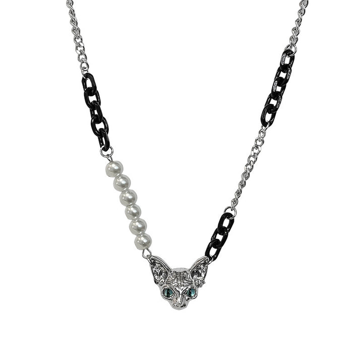 真珠猫のネックレスを縫う黒い鎖