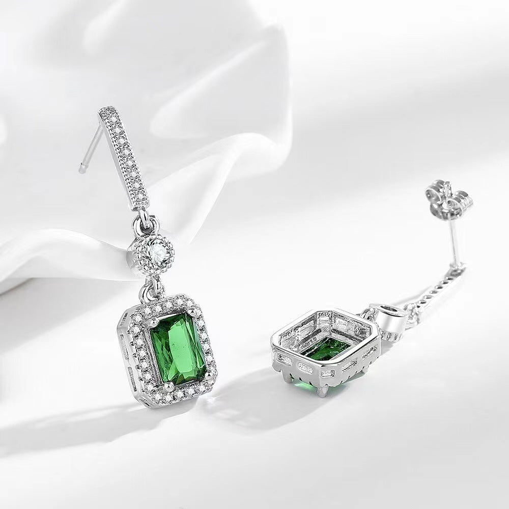 Orecchini di smeraldo di lusso leggero design del design minimalista