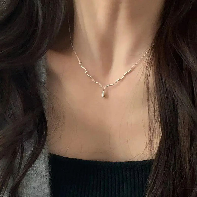 Collier d'onde à eau à eau en argent sterling pour femmes conception d'intérêt spécial